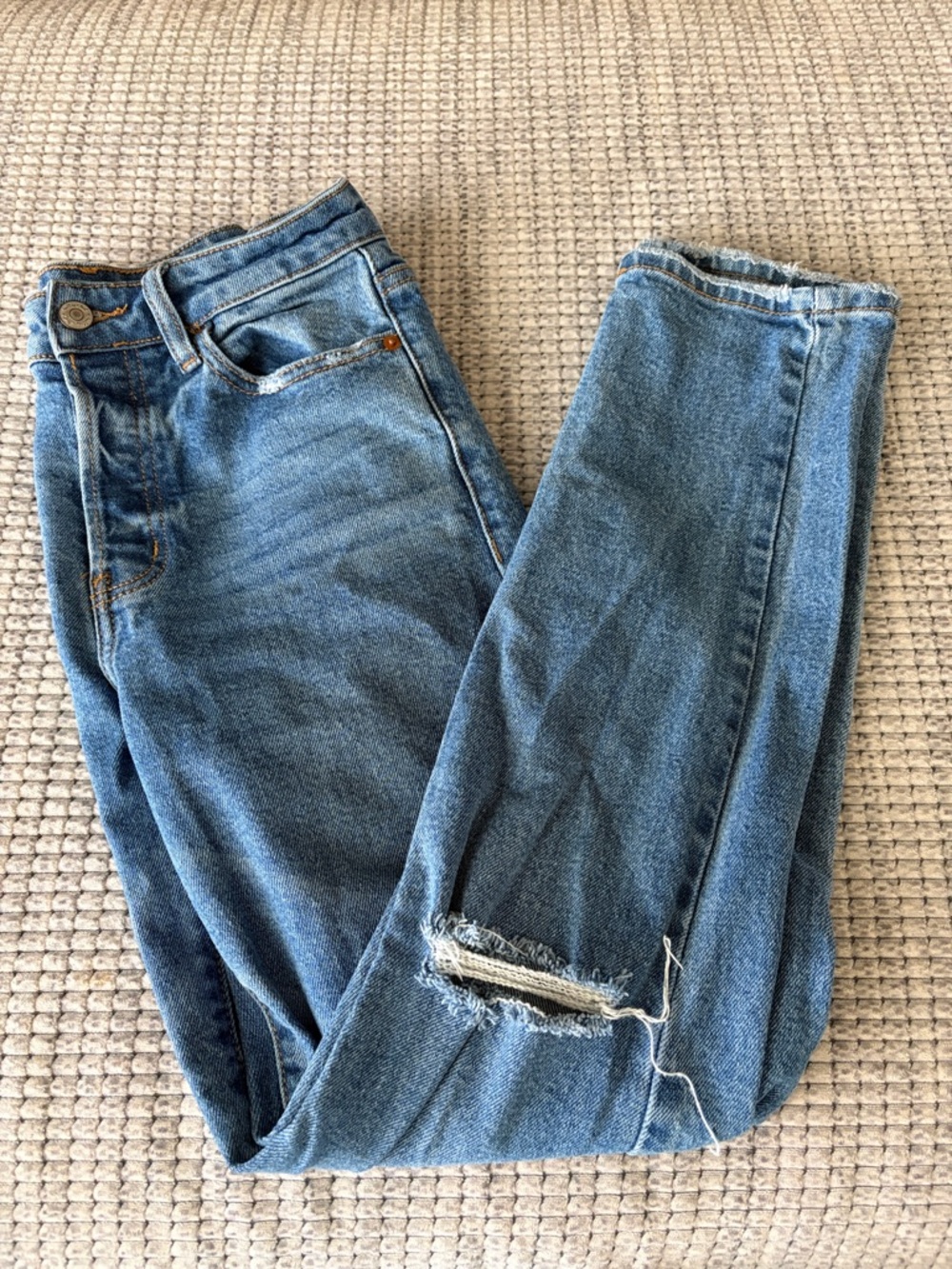 High-Rise Straight Leg mom Fit Jeans in Medium Blue